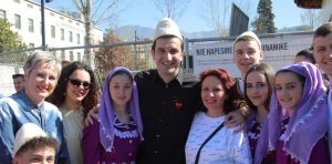 Erion Veliaj i shpëton për mrekulli bojatisjes nga dy të rinj