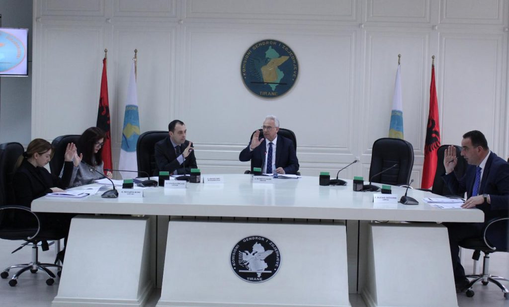 Pas bojkotit të opozitës, KQZ thirrje qytetarëve të behën pjesë e komisioneve zgjedhore