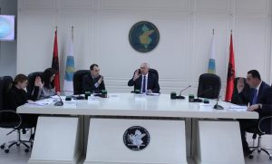Pas bojkotit të opozitës, KQZ thirrje qytetarëve të behën pjesë e komisioneve zgjedhore