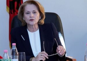 ARTA DADE ‘SHPËRTHEN’ PËR KONGRESIN E PS: ÇUDI, NUK MË FTOI NJERI (MBAN MANDATIN E DELEGATES SË KOLONJËS)