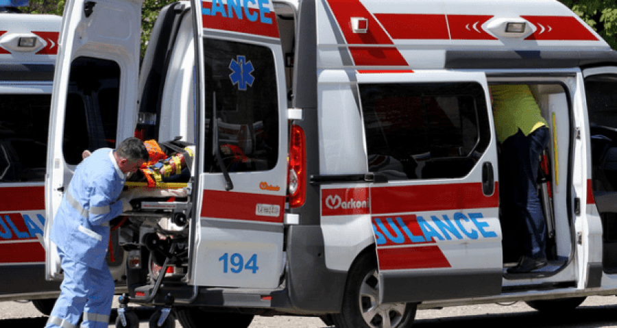 Makina përplas shqiptaren, po kalonte rrugën me shpejtësi
