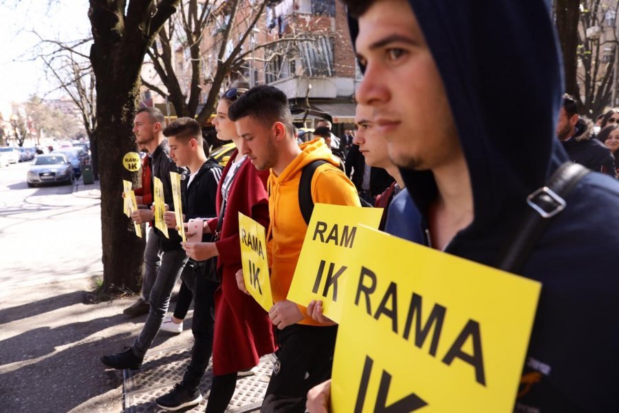 FOTO/ Të rinjtë protestë në Tiranë