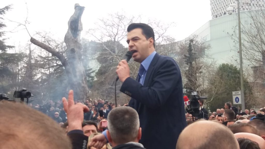 Basha deputetëve tradhtarë: Zoti pastë mëshirë për shpirtërat tuaj