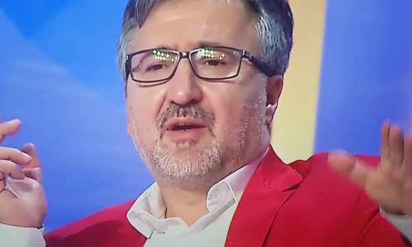 Fevziu e ngacmon për xhaketën e kuqe, Bejte: U frymëzova nga udhëtimi juaj në Panama