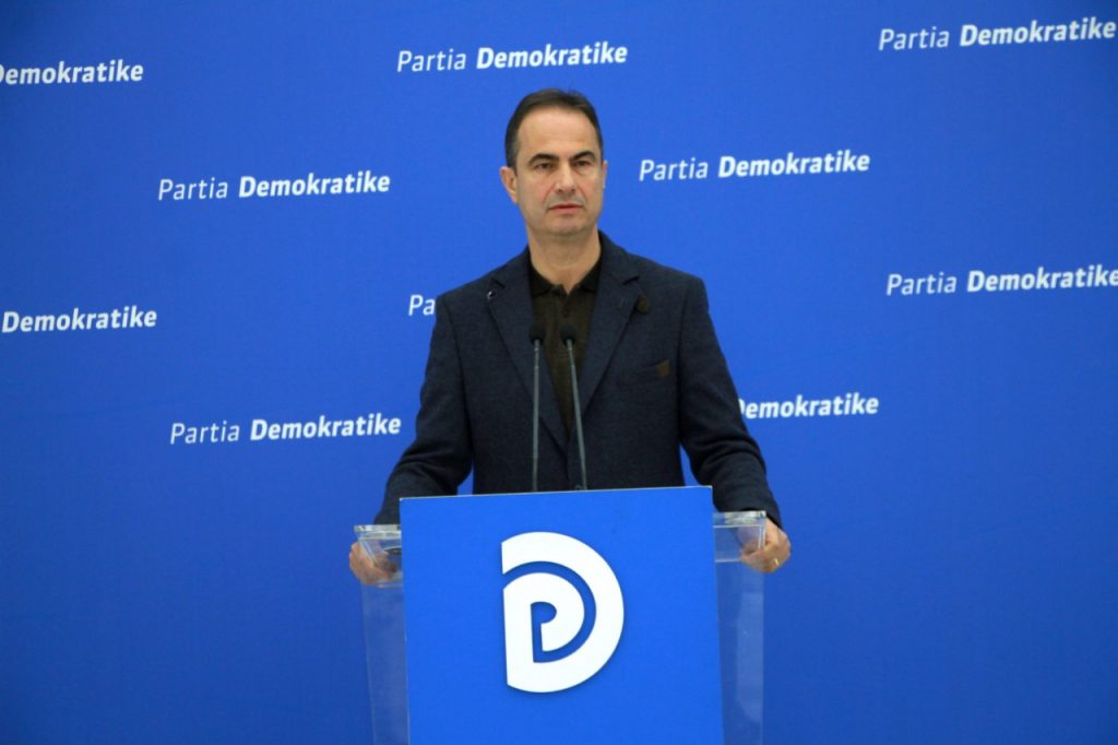 Ish-deputeti i PD replikon me kryeministrin :“Rama s’mund të fusë kokën në rërën e Golemit si struci