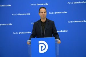 Ish-deputeti i PD replikon me kryeministrin :“Rama s’mund të fusë kokën në rërën e Golemit si struci