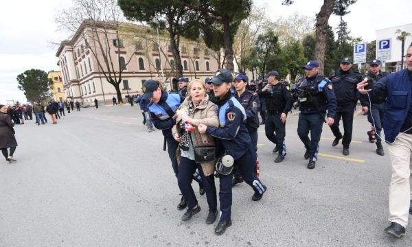 “Sot po dhunohen femrat nga policia, ky është fundi”