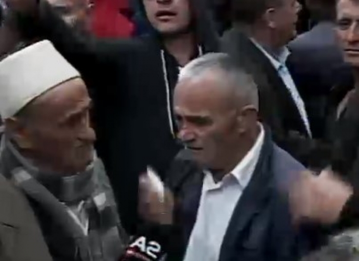 PËRPLASJE TE PARLAMENTI, LËNDOHET NJË PROTESTUES