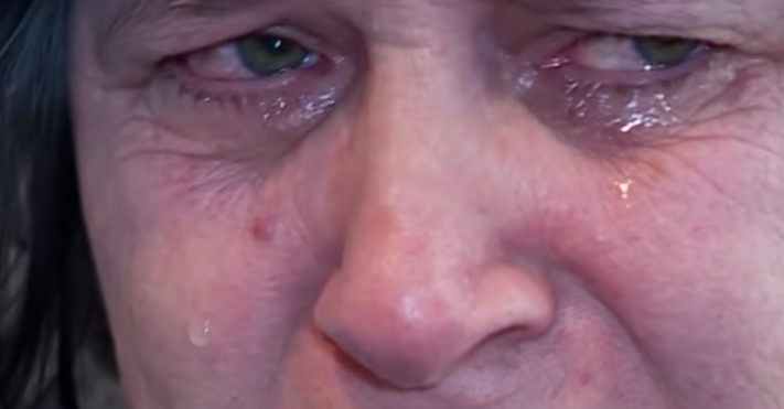 “Babi është ëngjëll dhe do ju ruajë të gjithëve” Urimi i vajzës jetime përlot të gjithë shqiptarët