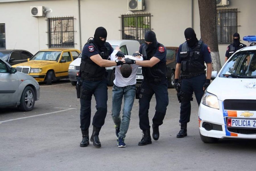 Fshihej tek ‘Komuna e Parisit’, arrestohet anëtari i bandës ‘Bajri’