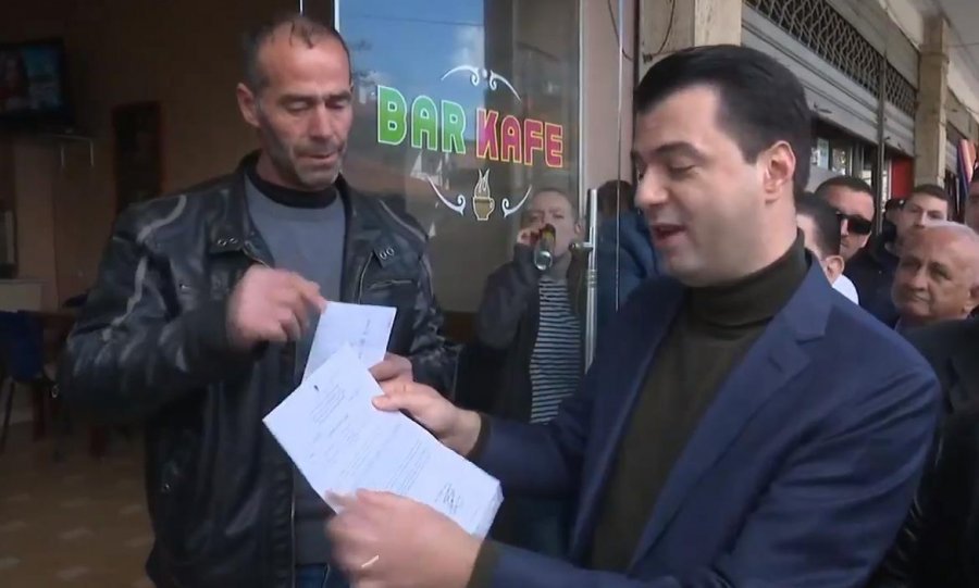 FOTO/ Kafexhiu i shokuar nga gjoba 500 mijë lekë, Basha: Eja më 16 mars ta heqim hajdutin kryeministër!