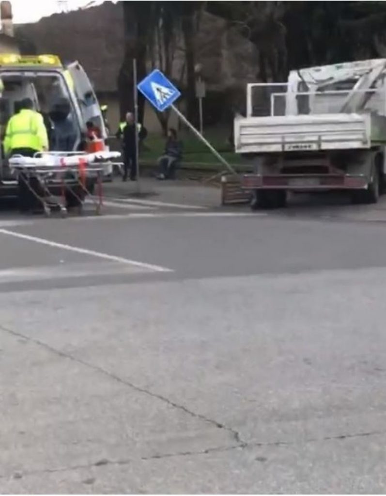 FOTO/ Kamionisti i dehur përplas familjen shqiptare, rëndë foshnja