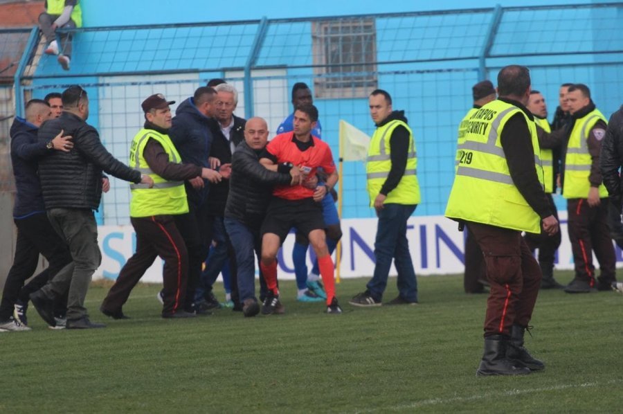 Sot ‘gjyqi për Kamzën’, por policia arrestoi edhe persona që u futën të ndalin dhunën