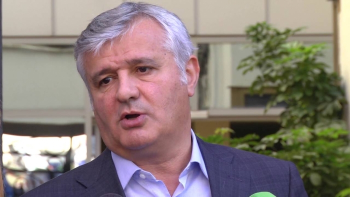 MAKS HAXHIA: TË TRONDITUR NGA VRASJA E RAVIK GURRËS, DO TË BOJKOTOJMË SEANCAT LIGJORE