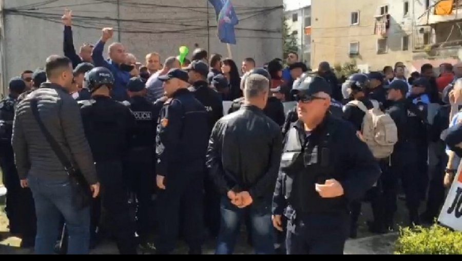 Gjykata, ’detyrim parqitje’ për protestuesit e Fiert