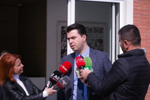Basha-ndërkombëtarëve: Shqiptarët as nuk hanë e nuk pinë në Rogner