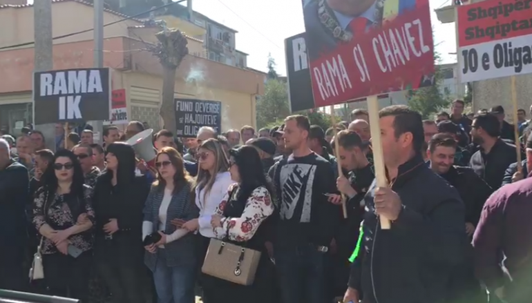 Protestuan kundër Ramës në Fier, lirohen tre personat e arrestuar (Emrat)