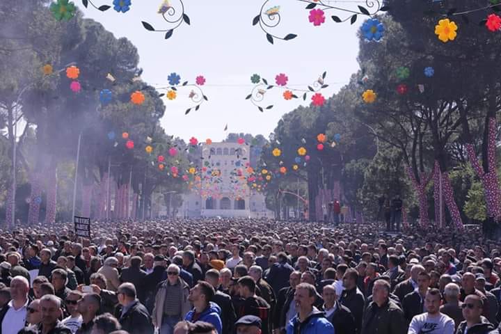 VIDEO/Media gjermane jehonë protestës së opozitës