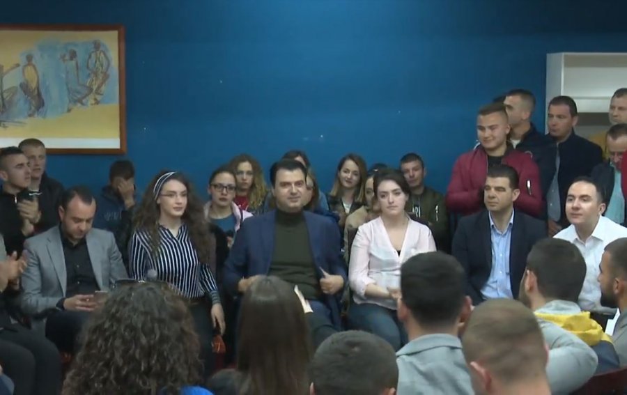 Basha takim me studentë, i riu: Rama na quajti shpellarë, diskriminim