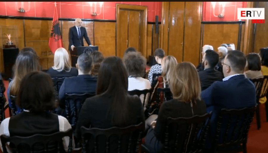 Gati për zgjedhje të parakohshme, Rama kërcënon administratën për vota si në vitin 2015