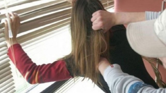 KANADEZI TENTON TË PËRDHUNOJË NJË VAJZË TË MITUR NË DURRËS (SI E NDALUAN QYTETARËT)