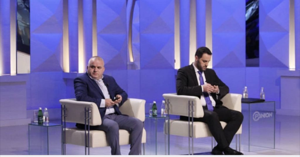 Lamallari: “Ka gazetarë që paguhen nga bandat”. Artan Hoxha nuk e përmban veten