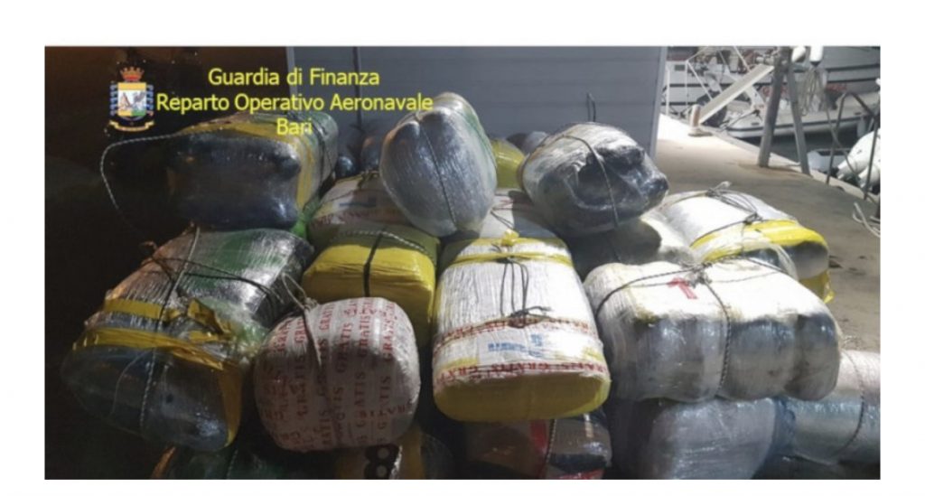 FOTO/ Kapen 2 ton kanabis  me gomone drejt Italisë
