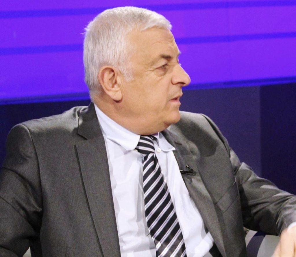 “Flamurizimi” i opozitës