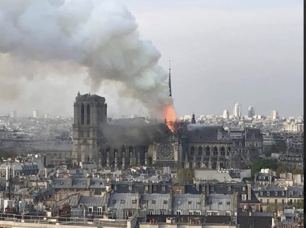‘Asgjë nuk do mbetet’, dëshmia e frikshme pas zjarrit në Katedralen Notre Dame