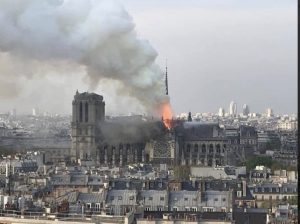 ‘Asgjë nuk do mbetet’, dëshmia e frikshme pas zjarrit në Katedralen Notre Dame