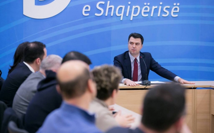 PËRFUNDON MBLEDHJA E BASHËS ME KRYETARËT E PD NË RRETHE, MERRET VENDIMI I RËNDËSISHËM