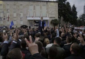 “Liri a vdekje”, Basha thirrje policisë: Hidhni kapelet bashkohuni me ne