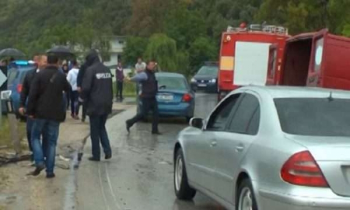 AKSIDENT I RËNDË/ MAKINA PËRPLASET ME KAMIONIN NË BULQIZË, 4 TË PLAGOSUR, 2 NË GJENDJE TË RËNDË DREJT TIRANËS