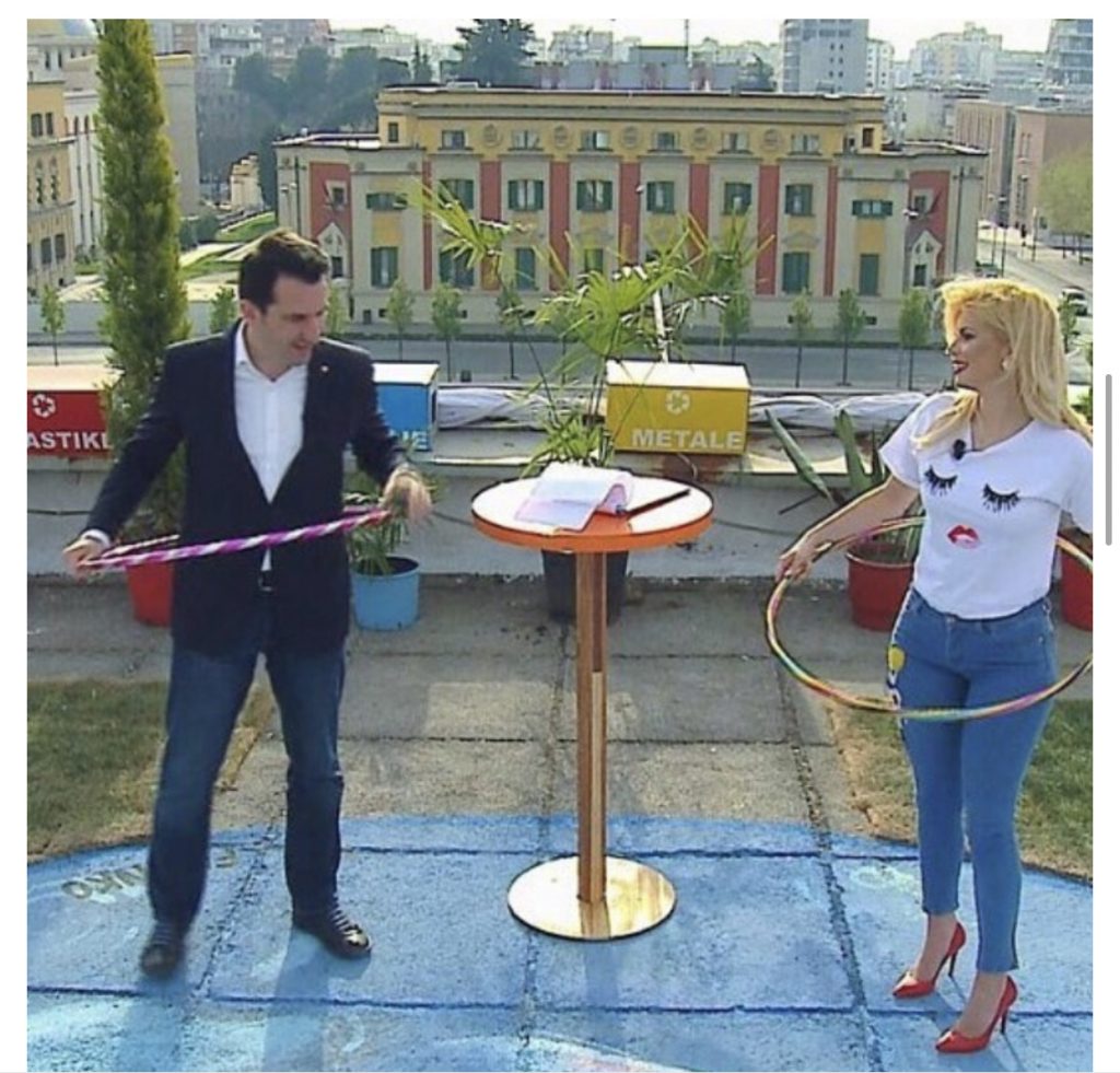 Luana: Jam me  fat që të kam  lali Eri…