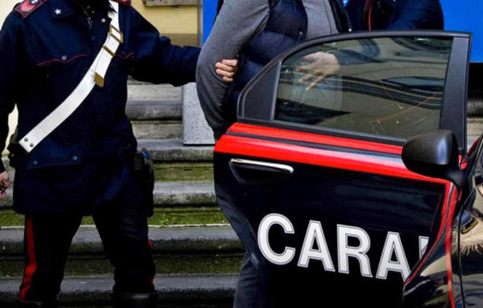 ARRESTOHET SHQIPTARI NË ITALI, POLICIA I GJEN NË MAKINË VEGLA PËR VJEDHJE BANESASH