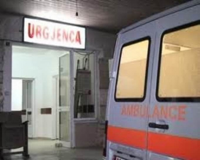 HELMOHEN 5 ANËTARË TË NJË FAMILJE, ME URGJENCË NË SPITAL