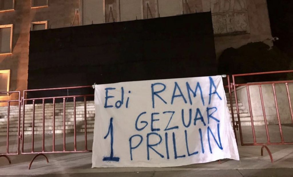 1 prilli, si lindi dita e gënjeshtrës