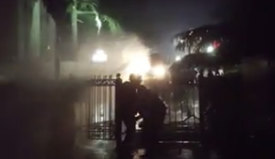 Video/Policia sulmoi drejtpërsëdrejti gazetarët me ujë me presion