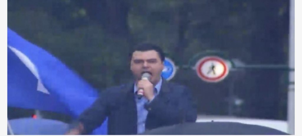 BASHA NE PROTESTË: PO BIE MUZGU I ZI, ASGJË NUK E NDAL DOT MË KËTË BASHKIM