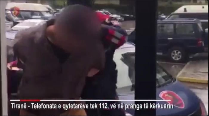 RRAHU RËNDË NJË DJALË, ARRESTOHET PAS DY VITESH E GJYSMË I RIU NË TIRANË
