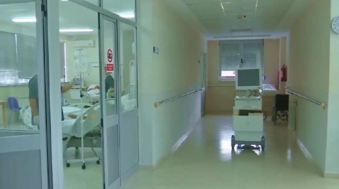 VDES 25-VJEÇARJA NË ELBASAN, NJË ORË PAS LINDJES SË FOSHNJES SË PARË