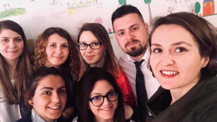 GJASHTË STUDENTË PUNËSOHEN NË MINISTRINË E ARSIMIT, RAMA PUBLIKON FOTON: PASI KRYEN STUDIMET ME 9/10…