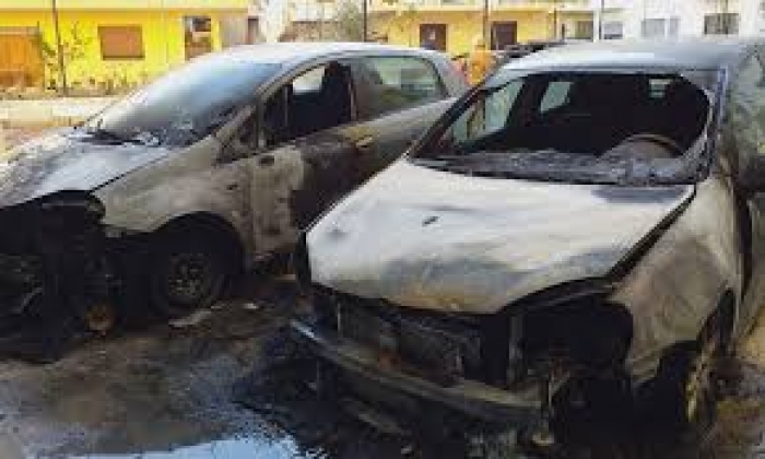 DIGJEN GJATË NATËS 2 MAKINA AFËR ZYRAVE TË PUNËSIMIT