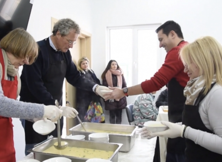 Kriza politike / Ambasadori i OSBE-së: Po tentojmë në çdo formë të ketë bisedime. Në zgjedhje duhet…