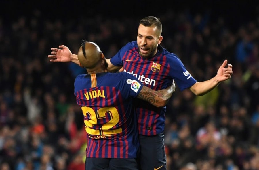 Barcelona gati t’i rinovojë kontratën Vidalit