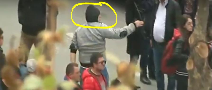 PAMJET/ Protestuesit goditën policin e infiltruar, reagon ish-kryeministri: Mori…