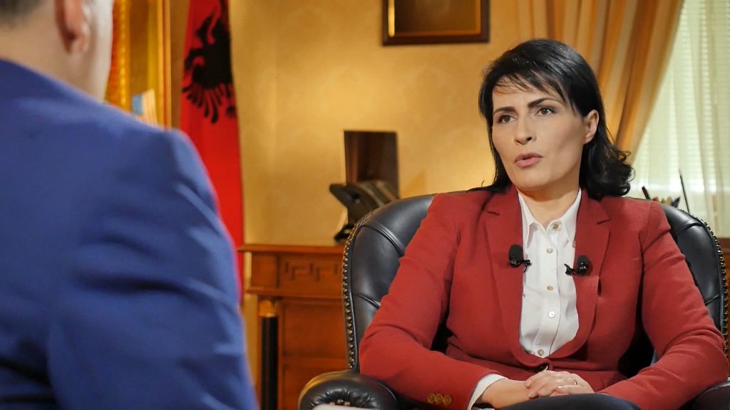 Taktikat djallëzore ndaj Arta Markut-Orkestrime të dëshpëruara 