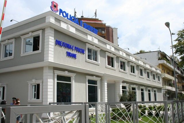 Policia arreston 16 persona në Tiranë