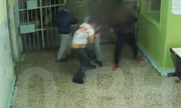 Burgjet e Greqisë si thertore për shqiptarët! Berisha kërkon reagim