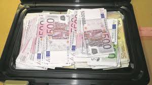 Kapen 23 milionë euro në Paris, ne valixhe diplomatike, Mediat: Destinacion Shqipëria….
